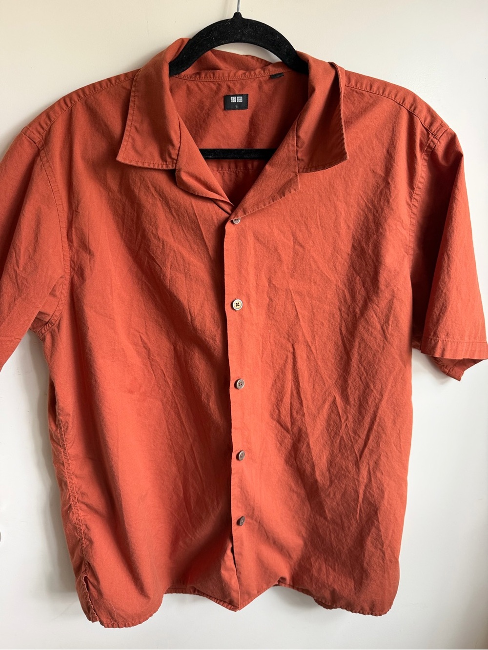 Uniqlo Men’s Short-Sleeve Button-Down Shirt in Burnt Orange